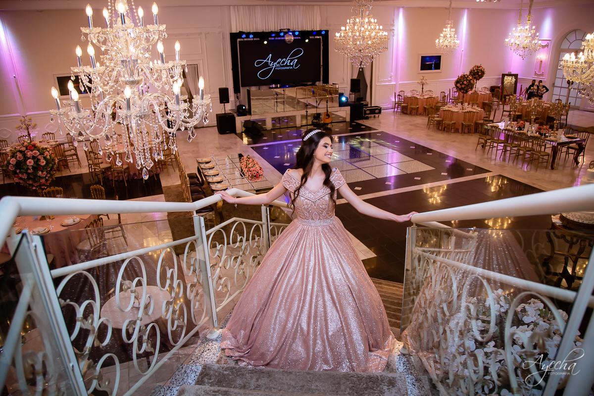 Festa de 15 anos Castello Reale; Festa de 15 anos Curitiba; Debutante Curitiba; Festa de 15 anos; Baile de Debutante Curitiba; Cerimonial 15 anos; Castelo Reale; Castello Realle; vestido debutante curitiba; inesquecível 15 anos; angela gramazzio;