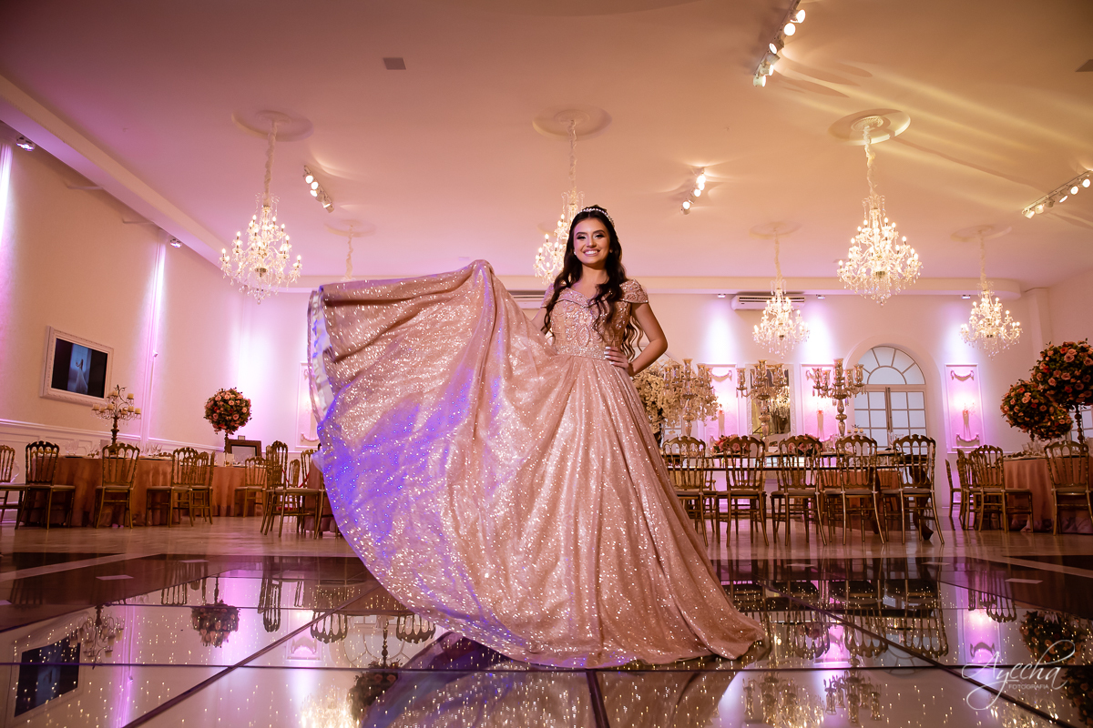 Festa de 15 anos Castello Reale; Festa de 15 anos Curitiba; Debutante Curitiba; Festa de 15 anos; Baile de Debutante Curitiba; Cerimonial 15 anos; Castelo Reale; Castello Realle; vestido debutante curitiba; inesquecível 15 anos; angela gramazzio;