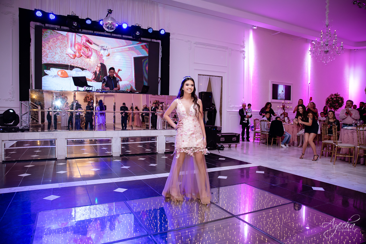 Festa de 15 anos Castello Reale; Festa de 15 anos Curitiba; Debutante Curitiba; Festa de 15 anos; Baile de Debutante Curitiba; Cerimonial 15 anos; Castelo Reale; Castello Realle; VALSA DEBUTANTE; inesquecível 15 anos; 