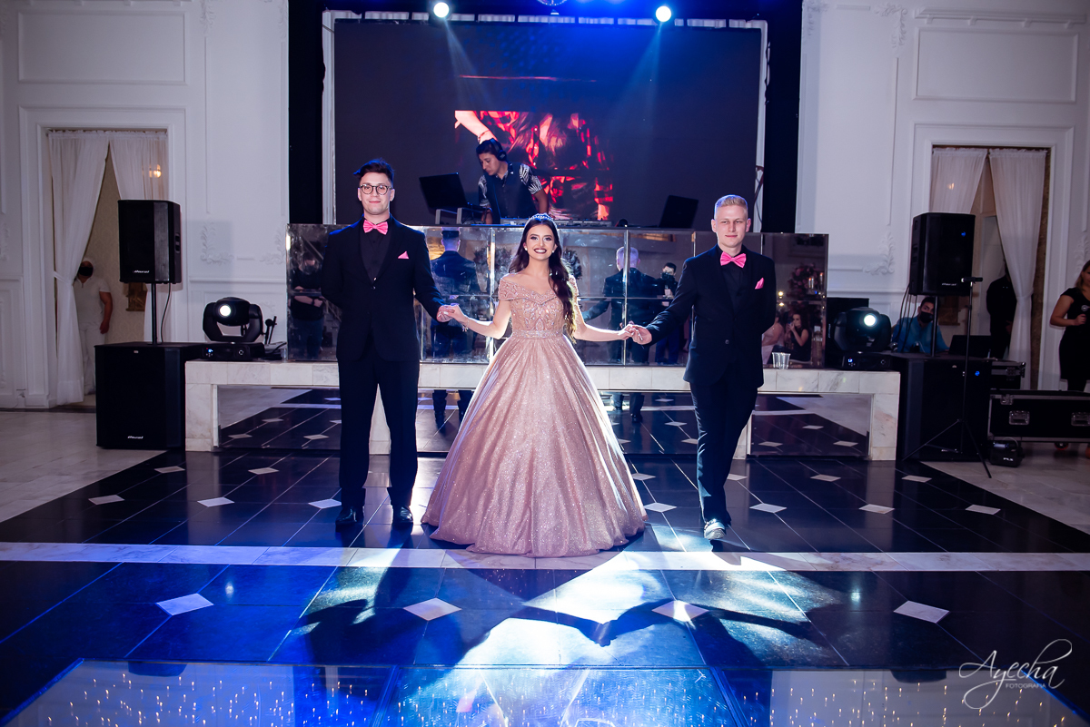 Festa de 15 anos Castello Reale; Festa de 15 anos Curitiba; Debutante Curitiba; Festa de 15 anos; Baile de Debutante Curitiba; Cerimonial 15 anos; Castelo Reale; Castello Realle; VALSA DEBURTANTE; inesquecível 15 anos; angela gramazzio; CENTER DANÇA