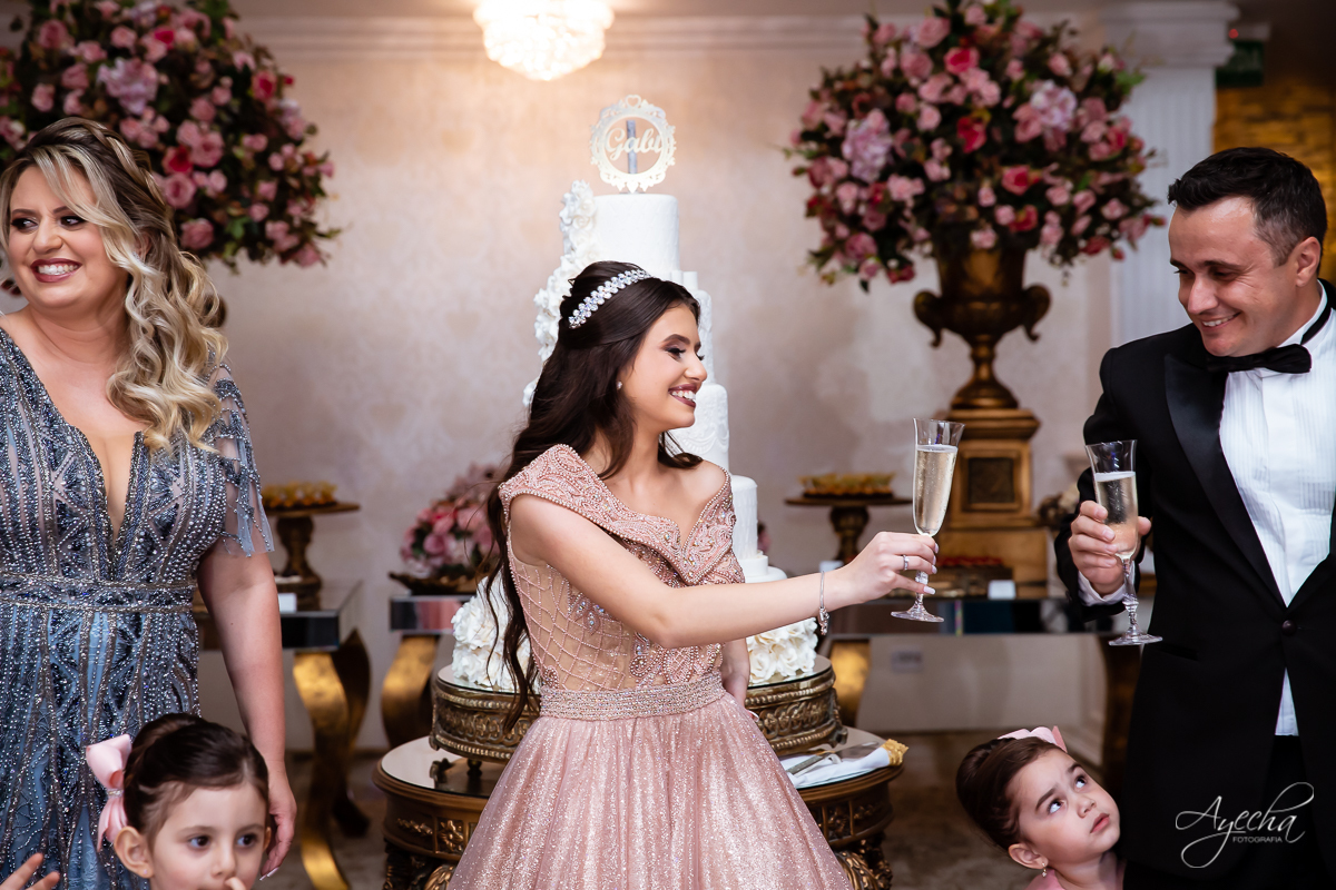 Festa de 15 anos Castello Reale; Festa de 15 anos Curitiba; Debutante Curitiba; Festa de 15 anos; Baile de Debutante Curitiba; Cerimonial 15 anos; Castelo Reale; Castello Realle; VALSA DEBUTANTE; inesquecível 15 anos; HOMENAGEM