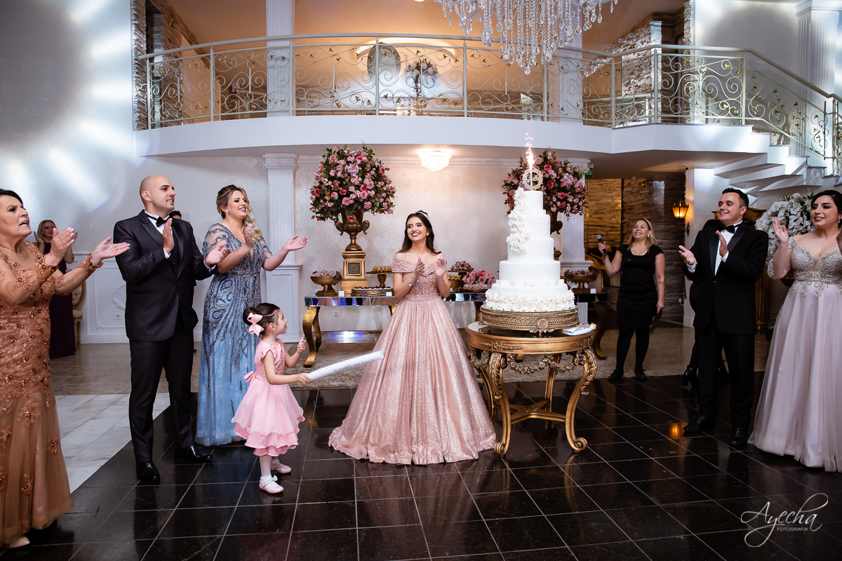 Festa de 15 anos Castello Reale; Festa de 15 anos Curitiba; Debutante Curitiba; Festa de 15 anos; Baile de Debutante Curitiba; Cerimonial 15 anos; Castelo Reale; Castello Realle; VALSA DEBUTANTE; inesquecível 15 anos; HOMENAGEM