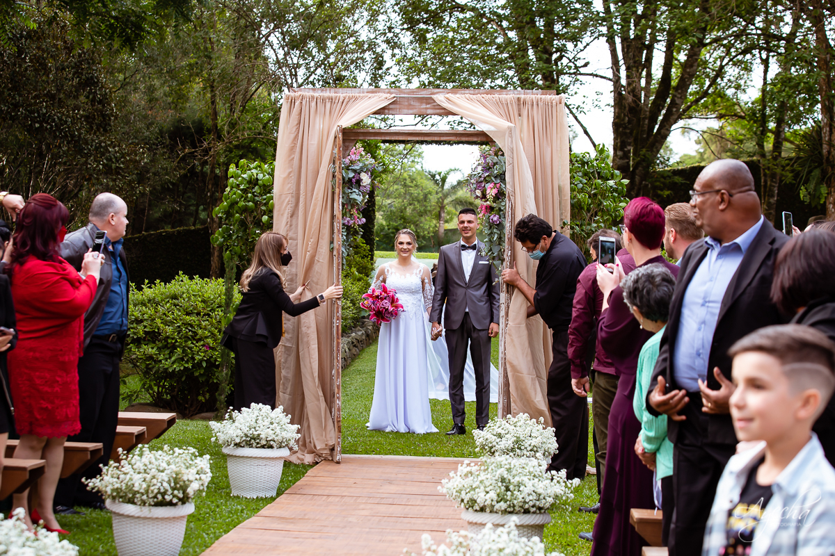 Casamento dos sonhos; Festa de casamento; Decoração de casamento; Casamento ao ar livre; Buque de noiva; Making of noivos; Dia da noiva; Casamento em Curitiba; Fotografa de casamento Curitiba; Fotografa Piraquara; Noivas Curitiba; Vestido de noiva;