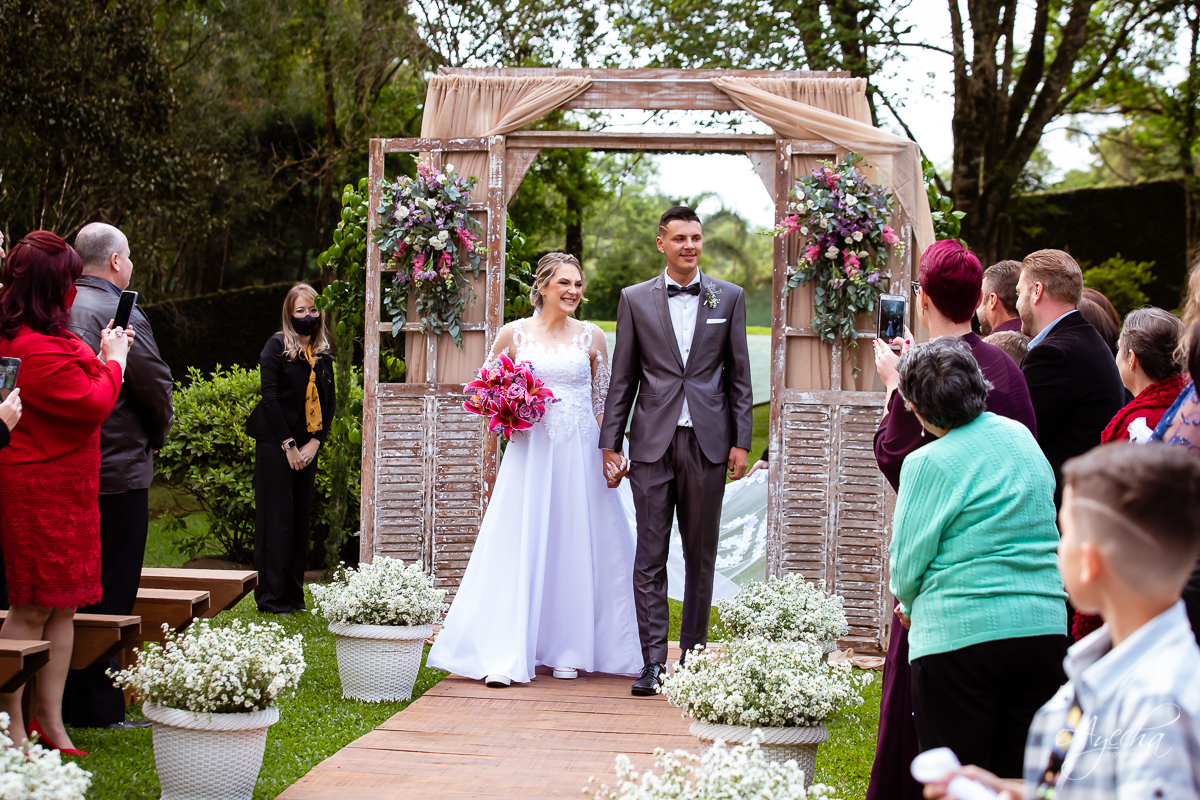 Casamento dos sonhos; Festa de casamento; Decoração de casamento; Casamento ao ar livre; Buque de noiva; Making of noivos; Dia da noiva; Casamento em Curitiba; Fotografa de casamento Curitiba; Fotografa Piraquara; Noivas Curitiba; Vestido de noiva;