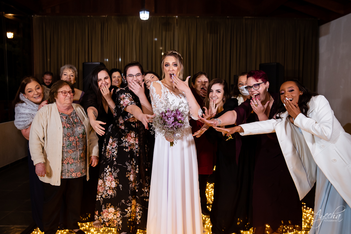 Casamento dos sonhos; Festa de casamento; Decoração de casamento; Casamento ao ar livre; Buque de noiva; Making of noivos; Dia da noiva; Casamento em Curitiba; Fotografa de casamento Curitiba; Fotografa Piraquara; Noivas Curitiba; Vestido de noiva;