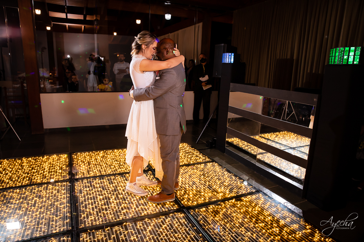 Casamento dos sonhos; Festa de casamento; Decoração de casamento; Casamento ao ar livre; Buque de noiva; Making of noivos; Dia da noiva; Casamento em Curitiba; Fotografa de casamento Curitiba; Fotografa Piraquara; Noivas Curitiba; Vestido de noiva;