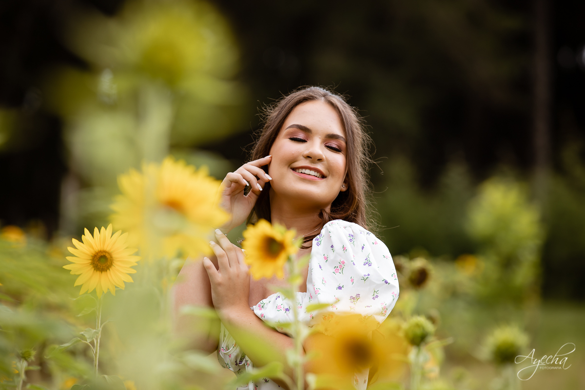 Ensaio 15 anos; Debutantes Curitiba; Ensaio no campo; chácara ienkot; Fotografa Piraquara; Ensaio romântico; Inspiração de 15 anos; Campo de girassóis; Fotografa de debutantes Curitiba; Ensaio externo; Ensaios Curitiba; Book de 15 anos; Meus 15 anos; 