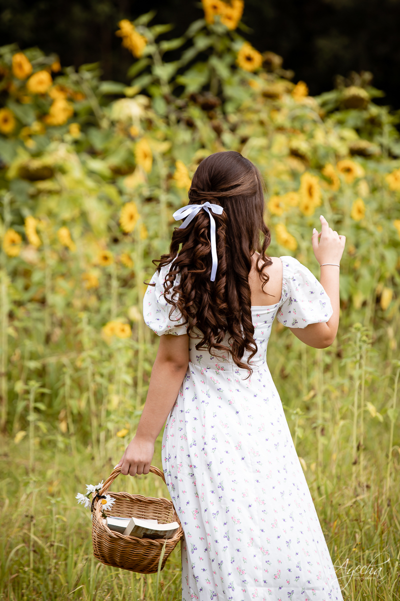 Ensaio 15 anos; Debutantes Curitiba; Ensaio no campo; chácara ienkot; Fotografa Piraquara; Ensaio romântico; Inspiração de 15 anos; Campo de girassóis; Fotografa de debutantes Curitiba; Ensaio externo; Ensaios Curitiba; Book de 15 anos; Meus 15 anos; 
