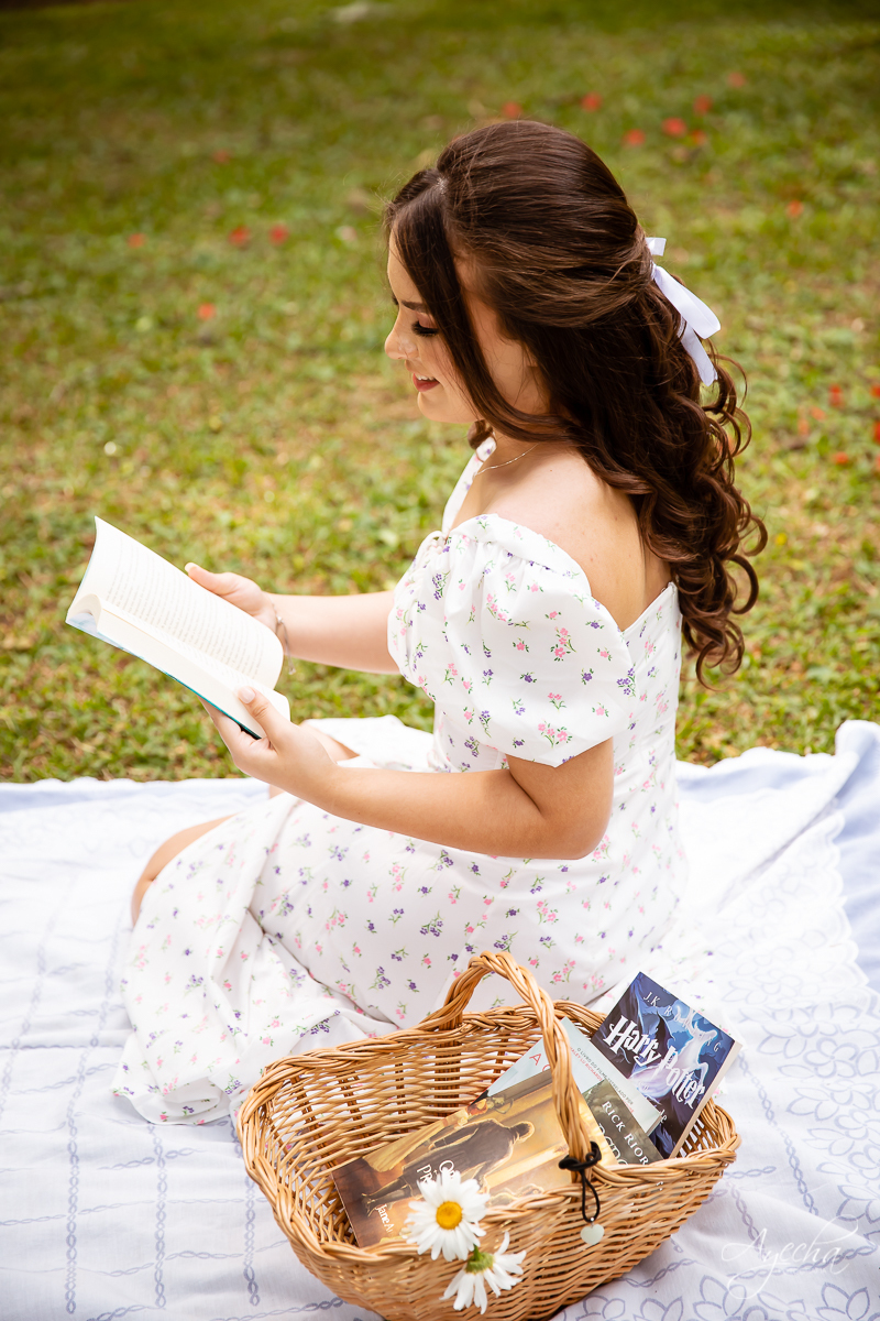 Ensaio 15 anos; Debutantes Curitiba; Ensaio no campo; chácara ienkot; Fotografa Piraquara; Ensaio romântico; Inspiração de 15 anos; Fotografa de debutantes Curitiba; Ensaio externo; Ensaios Curitiba; Book de 15 anos; Ensaio com livros; Meus 15 anos;