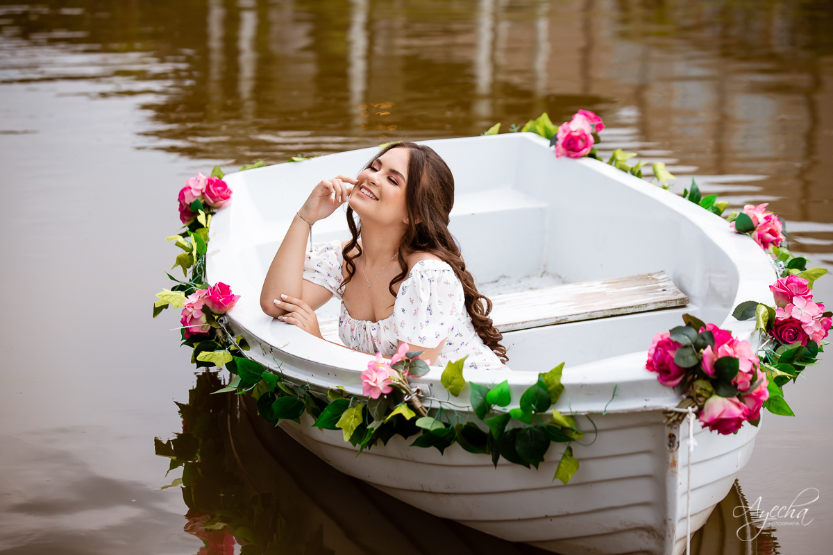 Ensaio 15 anos; Debutantes Curitiba; Ensaio no campo; chácara ienkot; Fotografa Piraquara; Ensaio romântico; Inspiração de 15 anos; Fotografa de debutantes Curitiba; Ensaio externo; Ensaios Curitiba; Book de 15 anos; Ensaio com barco; Meus 15 anos;
