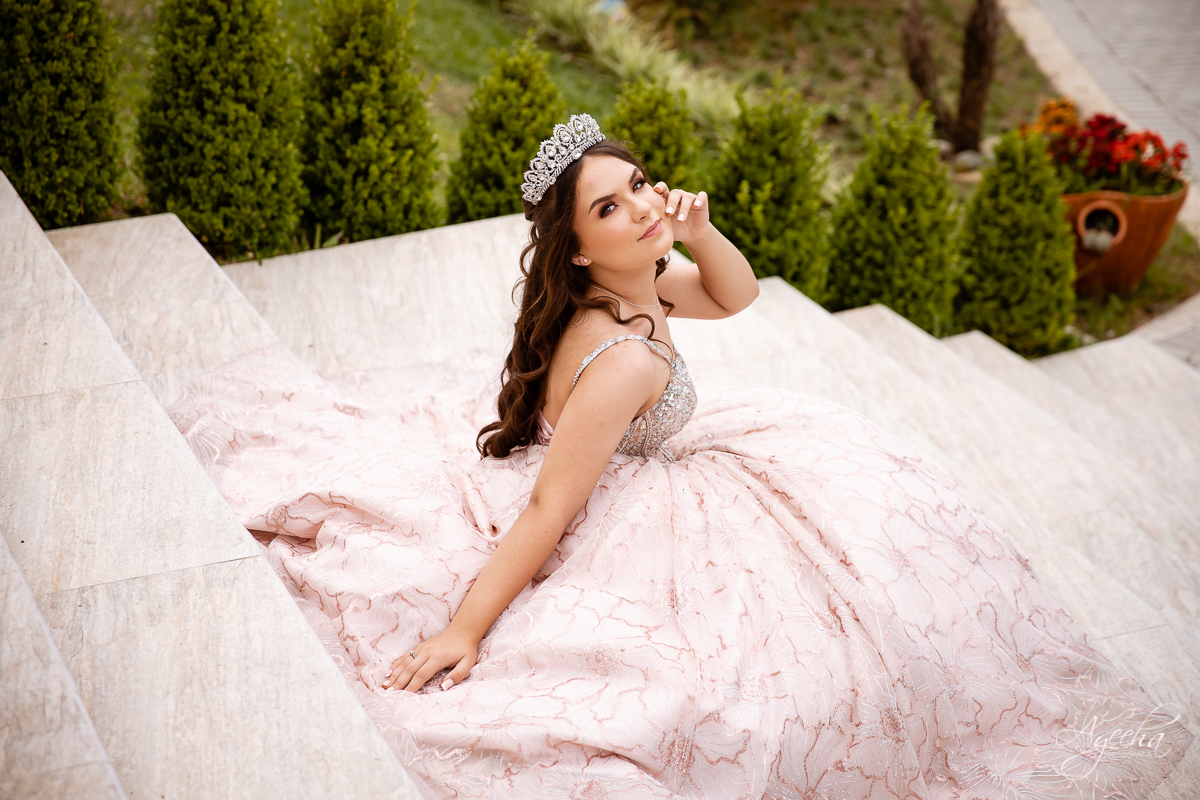 Ensaio 15 anos; Debutantes Curitiba; Ensaio no campo; chácara ienkot; Fotografa Piraquara; Ensaio romântico; Inspiração de 15 anos; Fotografa de debutantes Curitiba; Ensaio externo; Ensaios Curitiba; Carruagem de princesa; Vestidos 15 anos; Meus 15 anos;