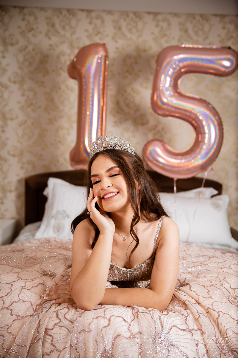 Ensaio 15 anos; Debutantes Curitiba; Ensaio no campo; chácara ienkot; Fotografa Piraquara; Ensaio romântico; Inspiração de 15 anos; Fotografa de debutantes Curitiba; Ensaio externo; Ensaios Curitiba; Balões 15 anos; Vestidos 15 anos; Meus 15 anos; 