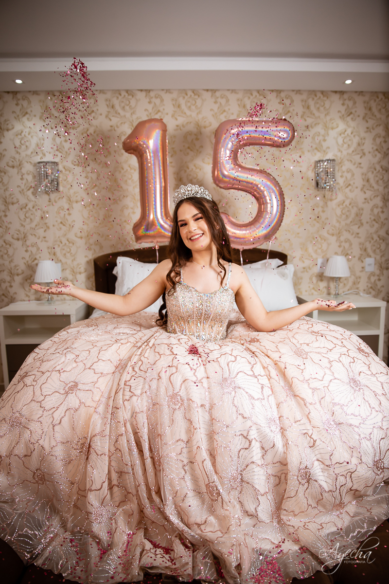 Ensaio 15 anos; Debutantes Curitiba; Ensaio no campo; chácara ienkot; Fotografa Piraquara; Ensaio romântico; Inspiração de 15 anos; Fotografa de debutantes Curitiba; Ensaio externo; Ensaios Curitiba; Balões 15 anos; Vestidos 15 anos; Meus 15 anos; 