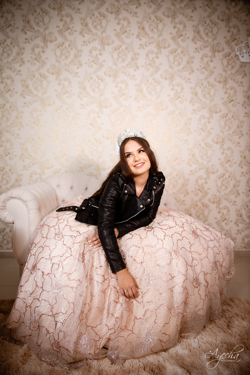 Ensaio 15 anos; Debutantes Curitiba; Ensaio no campo; chácara ienkot; Fotografa Piraquara; Ensaio romântico; Inspiração de 15 anos; Fotografa de debutantes Curitiba; Ensaio externo; Ensaios Curitiba; Debutante rock; Vestidos 15 anos; Meus 15 anos; 