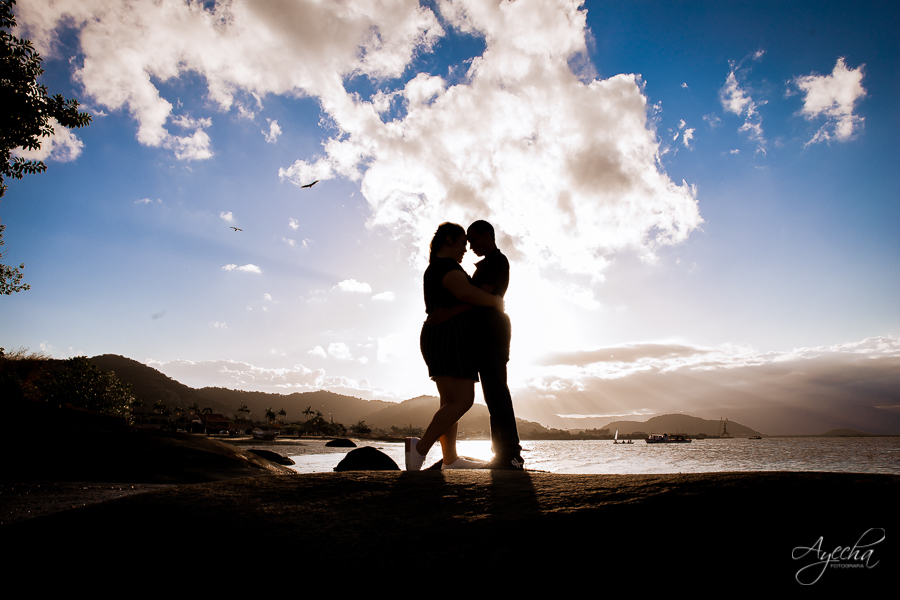 Ensaio casal; Pré wedding; Ensaio em ar livre; Fotos pôr do sol; Noivas Curitiba; Fotografa de casamento Curitiba; Fotografa Piraquara; Ensaio pré casamento; Ensaio de casal; Pré wedding Curitiba; Casal Curitiba; Ensaio Antonina; Litoral do Paraná; 
