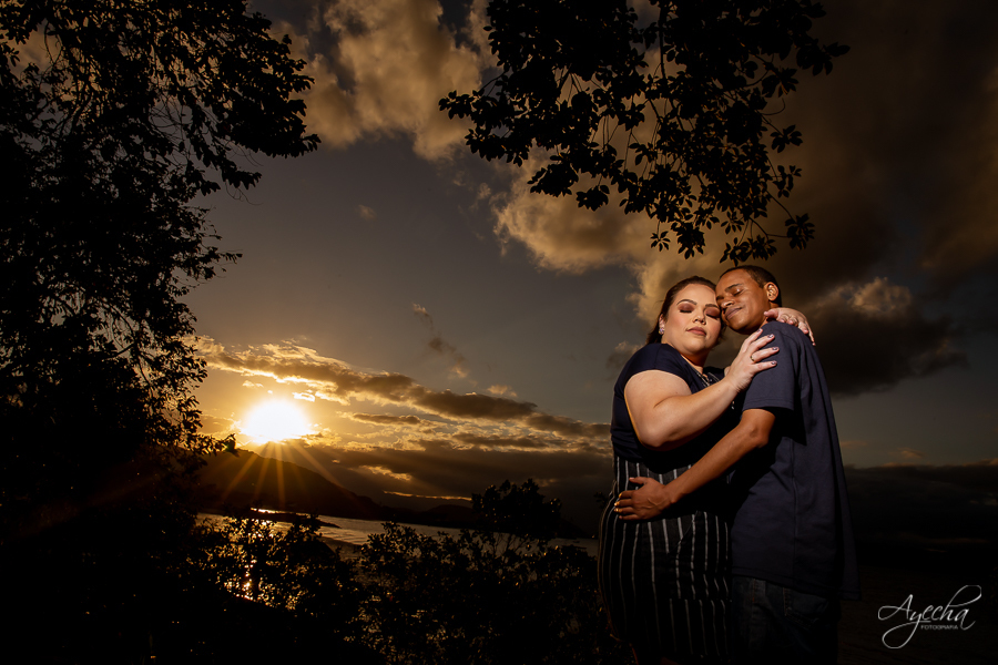 Ensaio casal; Pré wedding; Ensaio em ar livre; Fotos pôr do sol; Noivas Curitiba; Fotografa de casamento Curitiba; Fotografa Piraquara; Ensaio Litoral; Ensaio de casal; Pré wedding Curitiba; Casal Curitiba; Ensaio Antonina; Ensaio Ponta da Pita;
