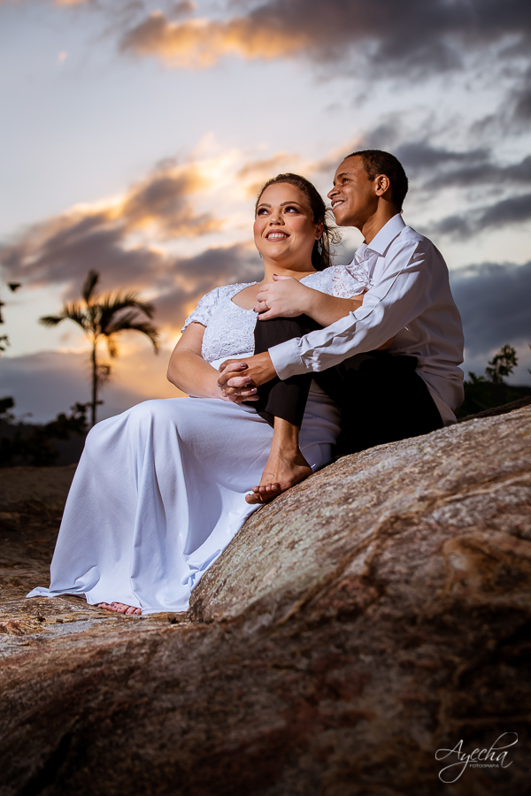 Ensaio casal; Pré wedding; Ensaio em ar livre; Fotos pôr do sol; Noivas Curitiba; Fotografa de casamento Curitiba; Fotografa Piraquara; Ensaio Litoral; Ensaio de casal; Pré wedding Curitiba; Casal Curitiba; Ensaio Antonina; Ensaio Ponta da Pita;
