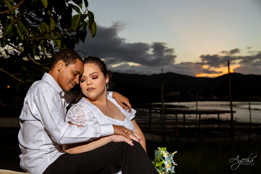 Ensaio casal; Pré wedding; Ensaio em ar livre; Fotos pôr do sol; Noivas Curitiba; Fotografa de casamento Curitiba; Fotografa Piraquara; Ensaio Litoral; Ensaio de casal; Pré wedding Curitiba; Casal Curitiba; Ensaio Antonina; Ensaio Ponta da Pita;
