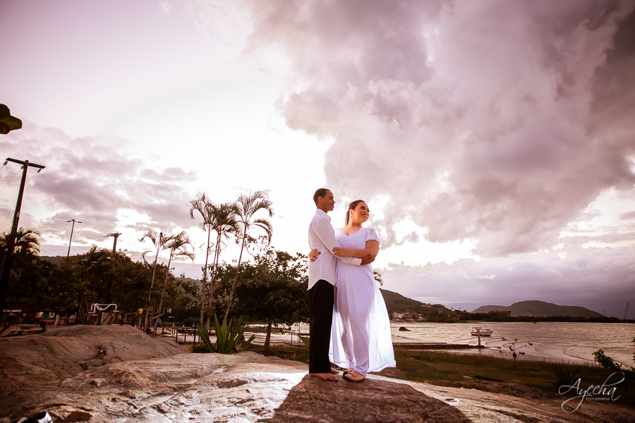 Ensaio casal; Pré wedding; Ensaio em ar livre; Fotos pôr do sol; Noivas Curitiba; Fotografa de casamento Curitiba; Fotografa Piraquara; Ensaio Litoral; Ensaio de casal; Pré wedding Curitiba; Casal Curitiba; Ensaio Antonina; Ensaio Ponta da Pita;
