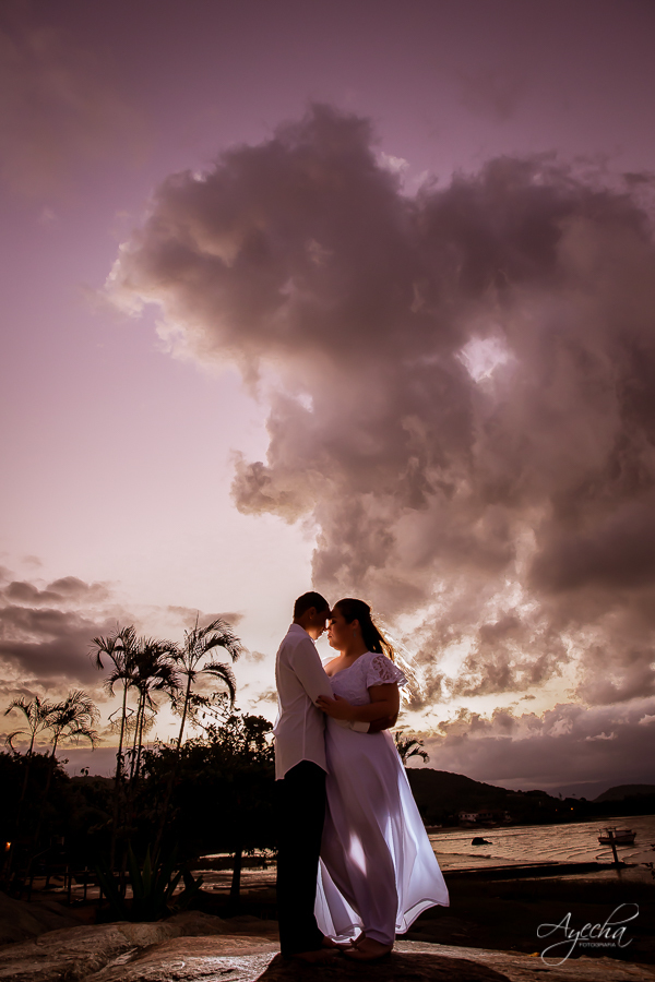 Ensaio casal; Pré wedding; Ensaio em ar livre; Fotos pôr do sol; Noivas Curitiba; Fotografa de casamento Curitiba; Fotografa Piraquara; Ensaio Litoral; Ensaio de casal; Pré wedding Curitiba; Casal Curitiba; Ensaio Antonina; Ensaio Ponta da Pita;
