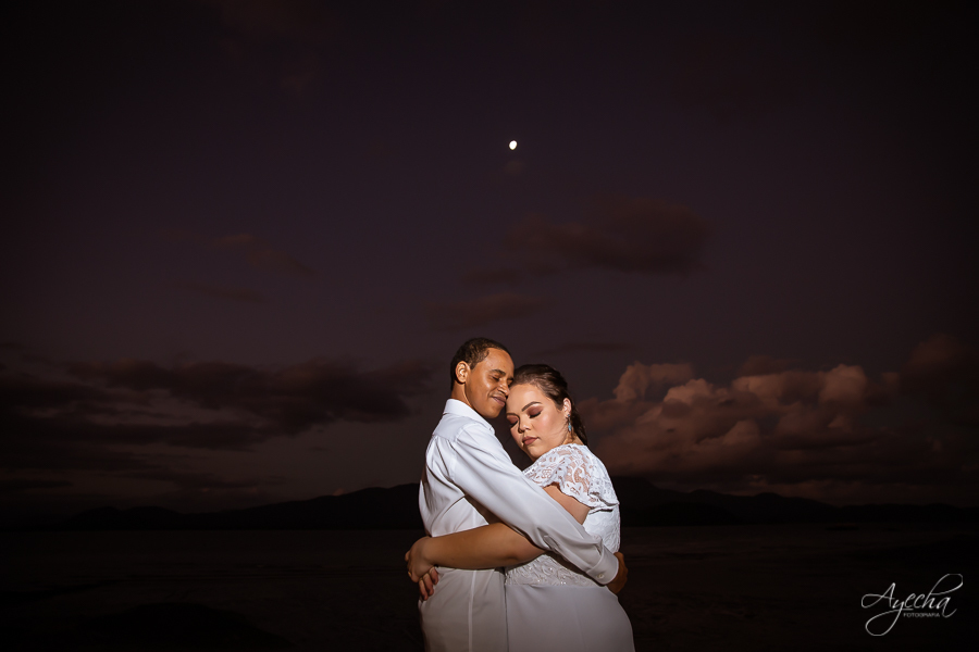 Ensaio casal; Pré wedding; Ensaio em ar livre; Fotos pôr do sol; Noivas Curitiba; Fotografa de casamento Curitiba; Fotografa Piraquara; Ensaio Litoral; Ensaio de casal; Pré wedding Curitiba; Casal Curitiba; Ensaio Antonina; Ensaio Ponta da Pita;
