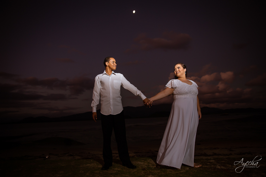 Ensaio casal; Pré wedding; Ensaio em ar livre; Fotos pôr do sol; Noivas Curitiba; Fotografa de casamento Curitiba; Fotografa Piraquara; Ensaio Litoral; Ensaio de casal; Pré wedding Curitiba; Casal Curitiba; Ensaio Antonina; Ensaio Ponta da Pita;
