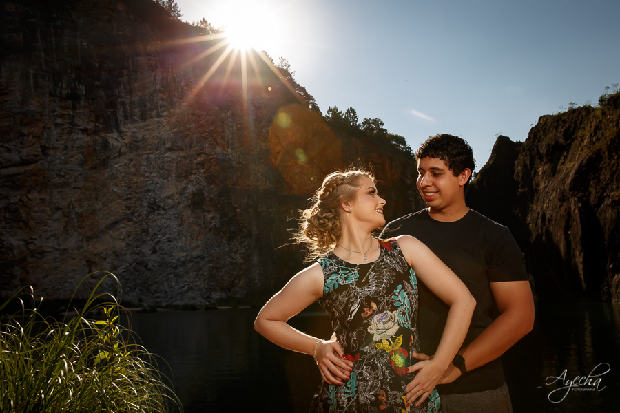 Ensaio casal; pré wedding; Ensaio em Campo Magro; Fotografa Piraquara; Fotografa de casal Curitiba; Ensaios pré casamento; Casal de Curitiba; Casal apaixonado; Noivos de Curitiba; Ensaio na Pedreira Lagoa Azul; Casamento a vista; Inspirações para noivos;