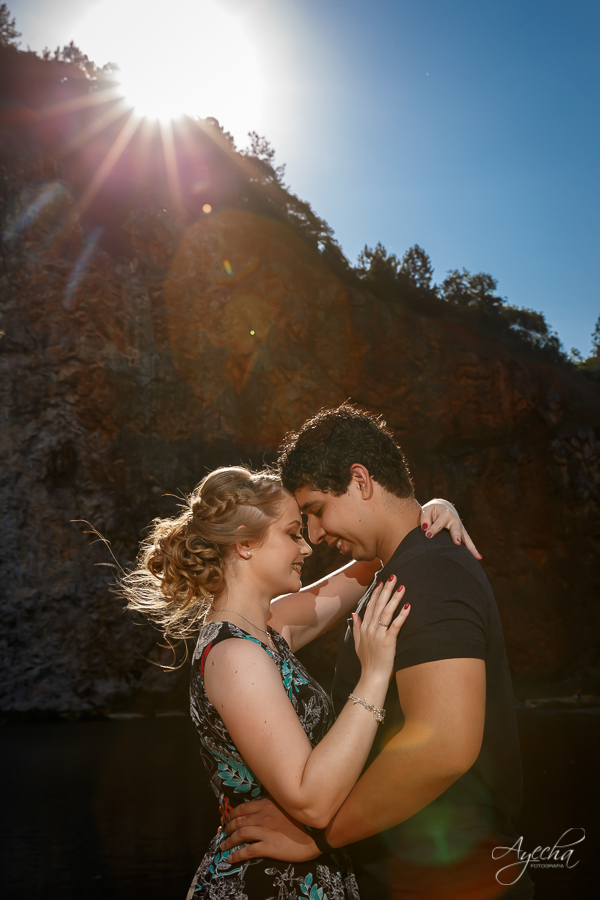 Ensaio casal; pré wedding; Ensaio em Campo Magro; Fotografa Piraquara; Fotografa de casal Curitiba; Ensaios pré casamento; Casal de Curitiba; Casal apaixonado; Noivos de Curitiba; Ensaio na Pedreira Lagoa Azul; Casamento a vista; Inspirações para noivos;