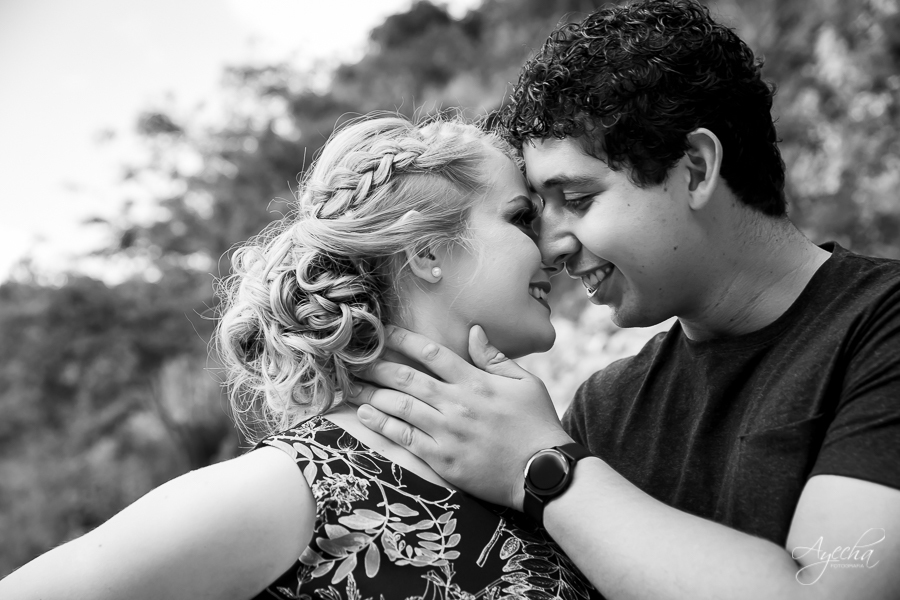 Ensaio casal; pré wedding; Ensaio em Campo Magro; Fotografa Piraquara; Fotografa de casal Curitiba; Ensaios pré casamento; Casal de Curitiba; Casal apaixonado; Noivos de Curitiba; Ensaio na Pedreira Lagoa Azul; Casamento a vista; Inspirações para noivos;
