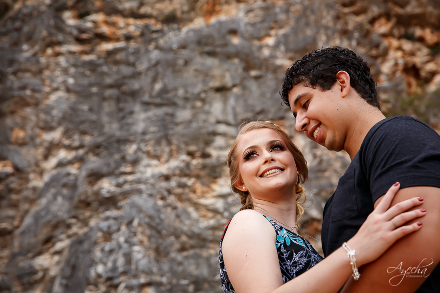 Ensaio casal; pré wedding; Ensaio em Campo Magro; Fotografa Piraquara; Fotografa de casal Curitiba; Ensaios pré casamento; Casal de Curitiba; Casal apaixonado; Noivos de Curitiba; Ensaio na Pedreira Lagoa Azul; Casamento a vista; Inspirações para noivos;