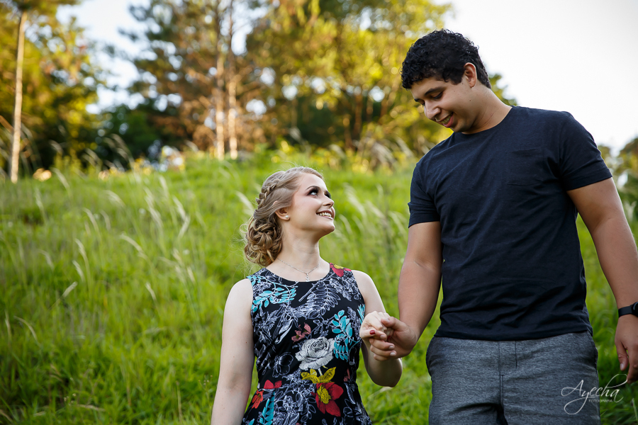 Ensaio casal; pré wedding; Ensaio em Campo Magro; Fotografa Piraquara; Fotografa de casal Curitiba; Ensaios pré casamento; Casal de Curitiba; Casal apaixonado; Noivos de Curitiba; Ensaio na Pedreira Lagoa Azul; Casamento a vista; Inspirações para noivos;