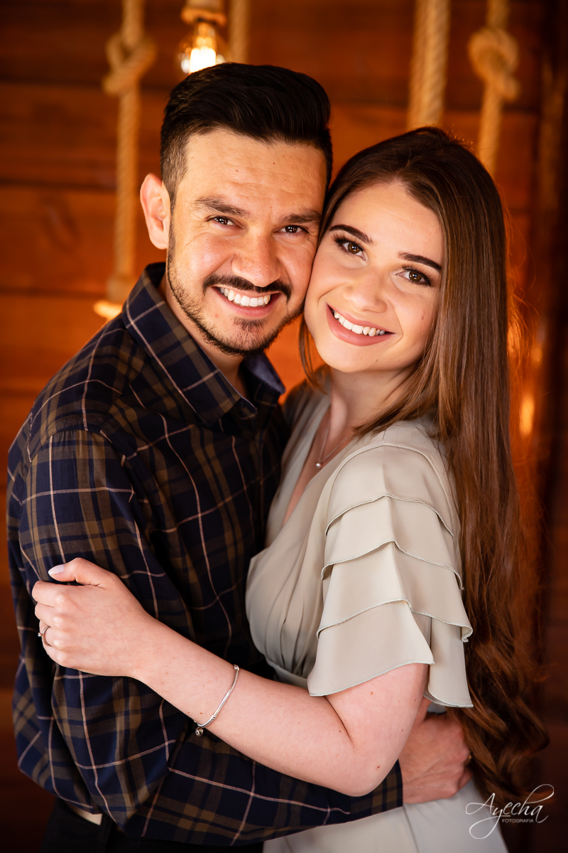 Ensaio de casal; Ensaio pré casamento; Noivas Curitiba; Chácara Sentinela do Imbuial; Ensaio em Colombo; Fotografa Piraquara; Ensaio romântico; Fotografa de casamento; Casamento Piraquara; Chácara para fotos; Ensaio celeiro; Noivos Piraquara; Pré wedding;