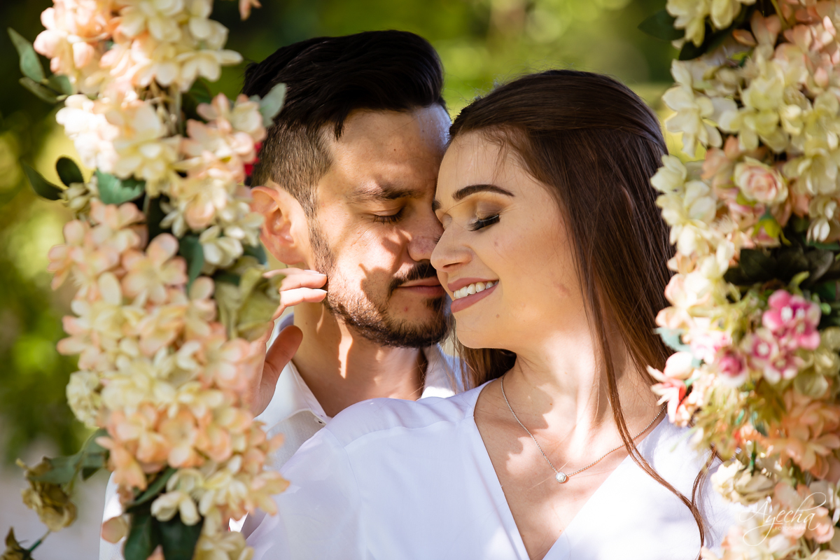 Ensaio de casal; Ensaio pré casamento; Vestido de noiva; Chácara Sentinela do Imbuial; Ensaio em Colombo; Fotografa Piraquara; Ensaio romântico; Fotografa de casamento; Casamento Piraquara; Chácara para fotos; Noivos Piraquara; Pré wedding; Ensaio campo;