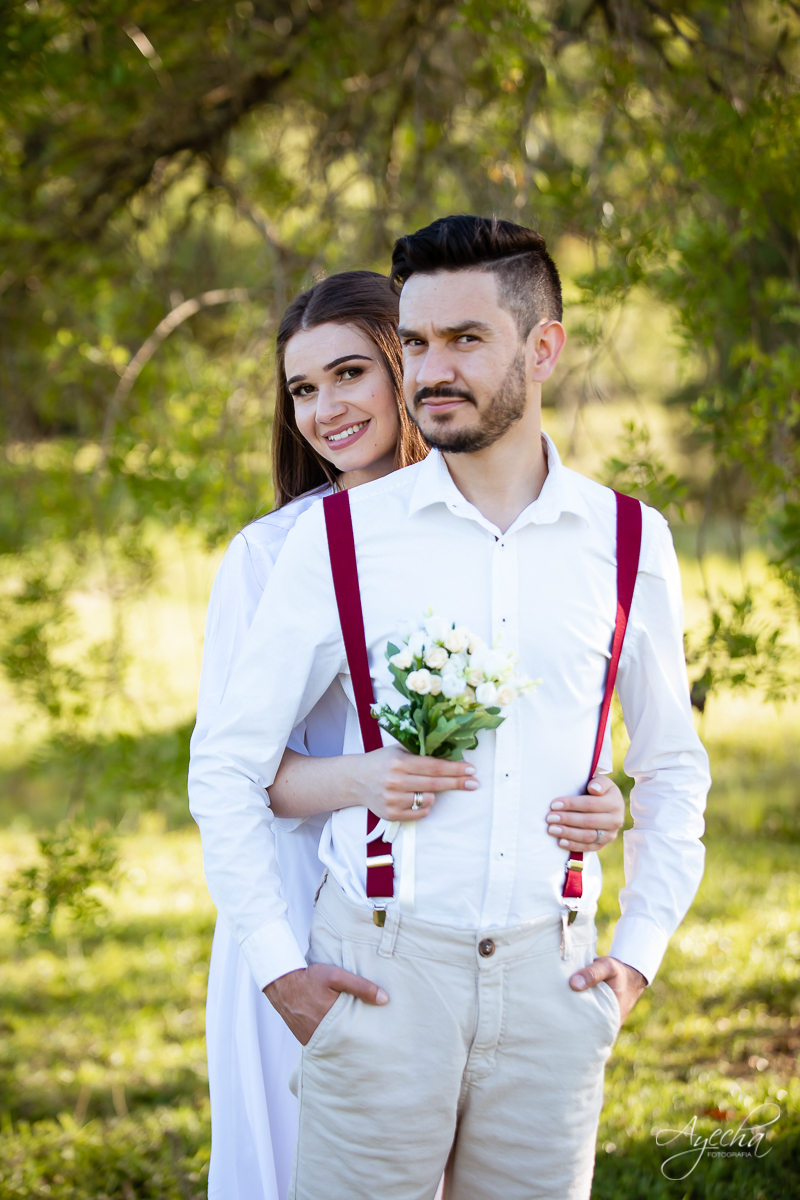 Ensaio de casal; Buque de noiva; Vestido de noiva; Chácara Sentinela do Imbuial; Ensaio em Colombo; Fotografa Piraquara; Ensaio romântico; Fotografa de casamento; Casamento Piraquara; Chácara para fotos; Noivos Piraquara; Pré wedding; Ensaio campo; 