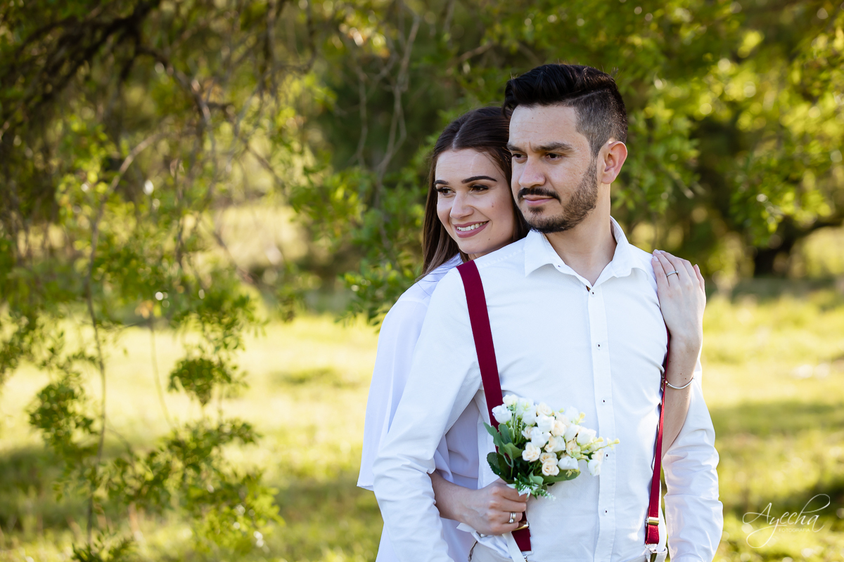 Ensaio de casal; Buque de noiva; Vestido de noiva; Chácara Sentinela do Imbuial; Ensaio em Colombo; Fotografa Piraquara; Ensaio romântico; Fotografa de casamento; Casamento Piraquara; Chácara para fotos; Noivos Piraquara; Pré wedding; Ensaio campo; 