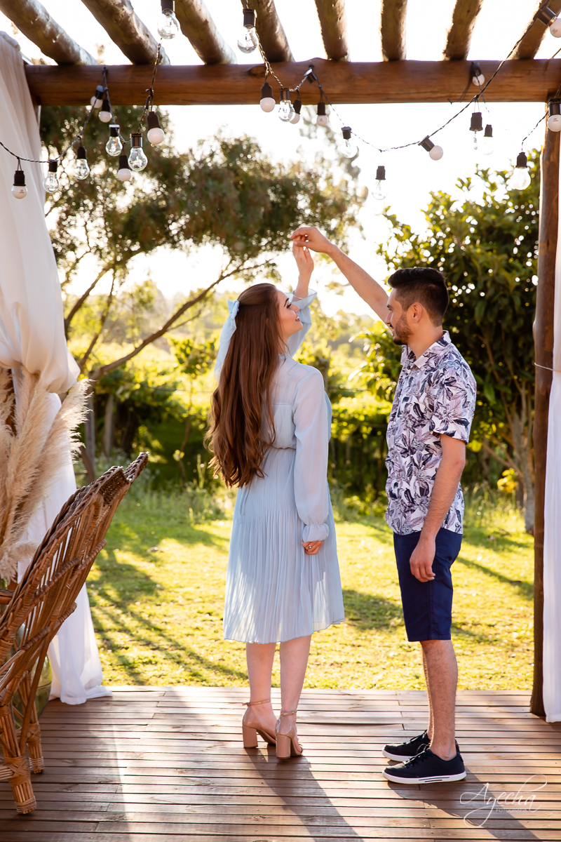 Ensaio de casal; Ensaio pré casamento; Vestido de noiva; Chácara Sentinela do Imbuial; Ensaio em Colombo; Fotografa Piraquara; Ensaio romântico; Fotografa de casamento; Casamento Piraquara; Chácara para fotos; Noivos Piraquara; Dança dos noivos;