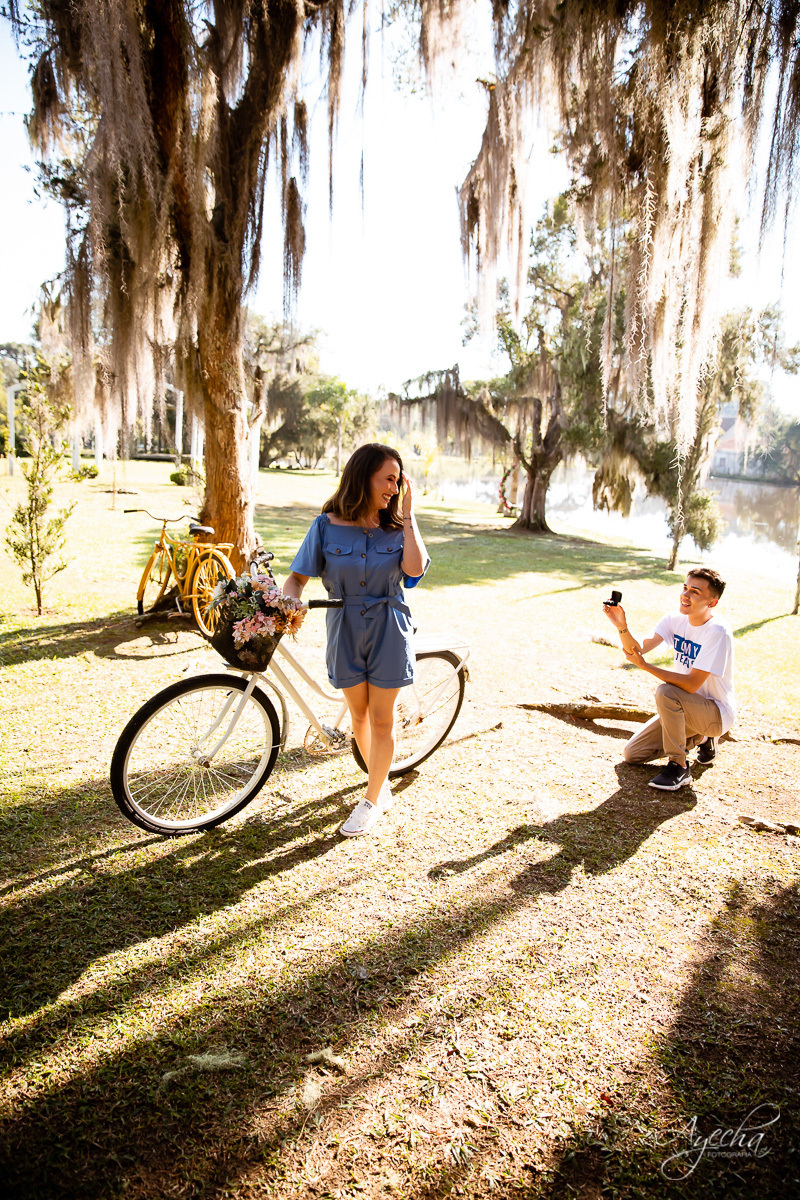 Pedido de casamento; Pedido surpresa; Pedido de casamento Curitiba; Ela disse sim; Oficialmente noivos; Ensaio casal; Chácara Ienkot; Ensaio casal; Fotografa Piraquara; Fotografa de casais Curitiba; Agora sou noiva; Noivas Curitiba; Inspiração de pedido;