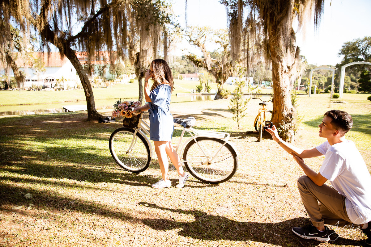 Pedido de casamento; Pedido surpresa; Pedido de casamento Curitiba; Ela disse sim; Oficialmente noivos; Ensaio casal; Chácara Ienkot; Ensaio casal; Fotografa Piraquara; Fotografa de casais Curitiba; Agora sou noiva; Noivas Curitiba; Inspiração de pedido;