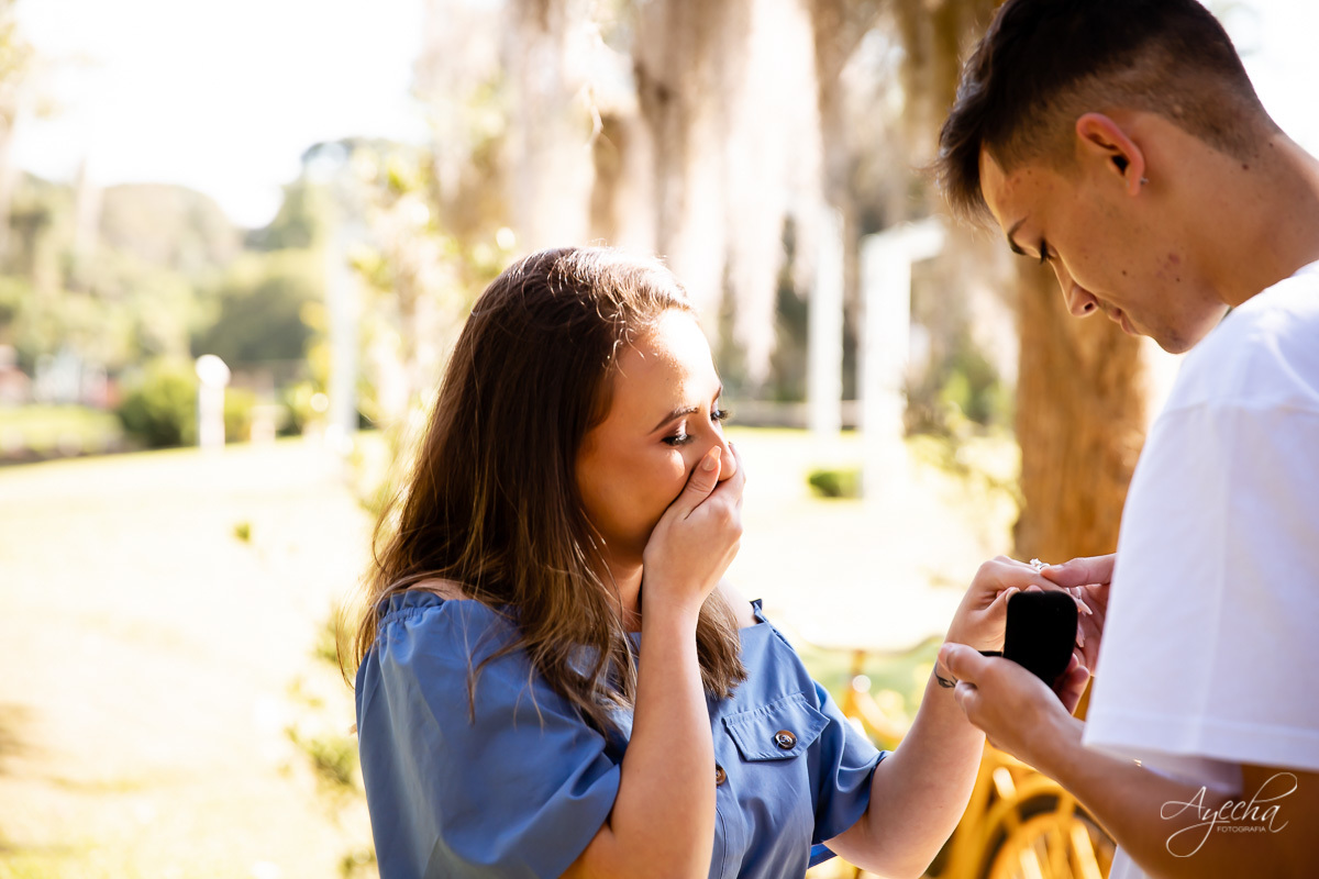 Pedido de casamento; Pedido surpresa; Pedido de casamento Curitiba; Ela disse sim; Oficialmente noivos; Ensaio casal; Chácara Ienkot; Ensaio casal; Fotografa Piraquara; Fotografa de casais Curitiba; Agora sou noiva; Noivas Curitiba; Inspiração de pedido;