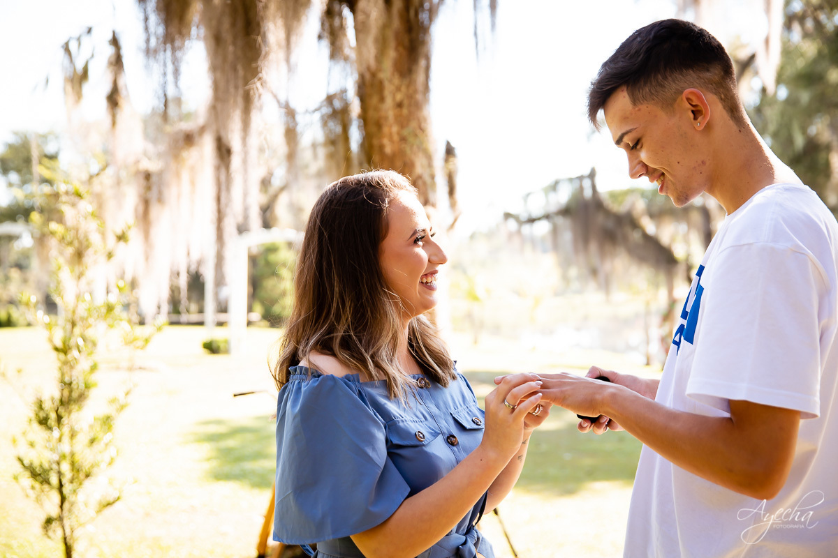 Pedido de casamento; Pedido surpresa; Pedido de casamento Curitiba; Ela disse sim; Oficialmente noivos; Ensaio casal; Chácara Ienkot; Ensaio casal; Fotografa Piraquara; Fotografa de casais Curitiba; Agora sou noiva; Noivas Curitiba; Inspiração de pedido;