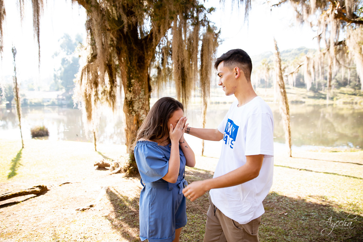 Pedido de casamento; Pedido surpresa; Pedido de casamento Curitiba; Ela disse sim; Oficialmente noivos; Ensaio casal; Chácara Ienkot; Ensaio casal; Fotografa Piraquara; Fotografa de casais Curitiba; Agora sou noiva; Noivas Curitiba; Inspiração de pedido;