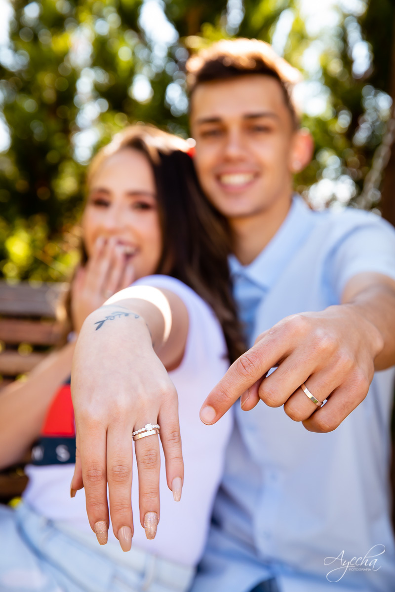 Pedido de casamento; Pedido surpresa; Pedido de casamento Curitiba; Ela disse sim; Oficialmente noivos; Ensaio casal; Chácara Ienkot; Ensaio casal; Fotografa Piraquara; Fotos com emoção; Agora sou noiva; Inspiração de pedido; Alianças de casamento;
