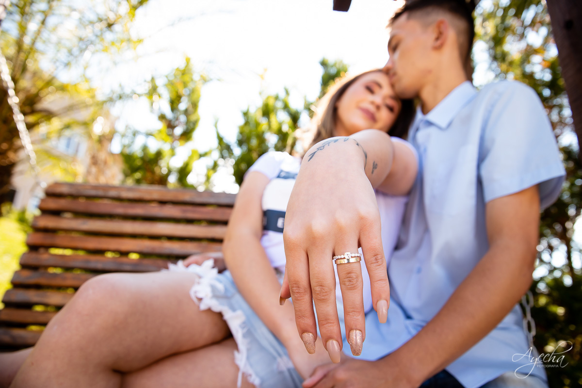 Pedido de casamento; Pedido surpresa; Pedido de casamento Curitiba; Ela disse sim; Oficialmente noivos; Ensaio casal; Chácara Ienkot; Ensaio casal; Fotografa Piraquara; Fotos com emoção; Agora sou noiva; Inspiração de pedido; Alianças de casamento;