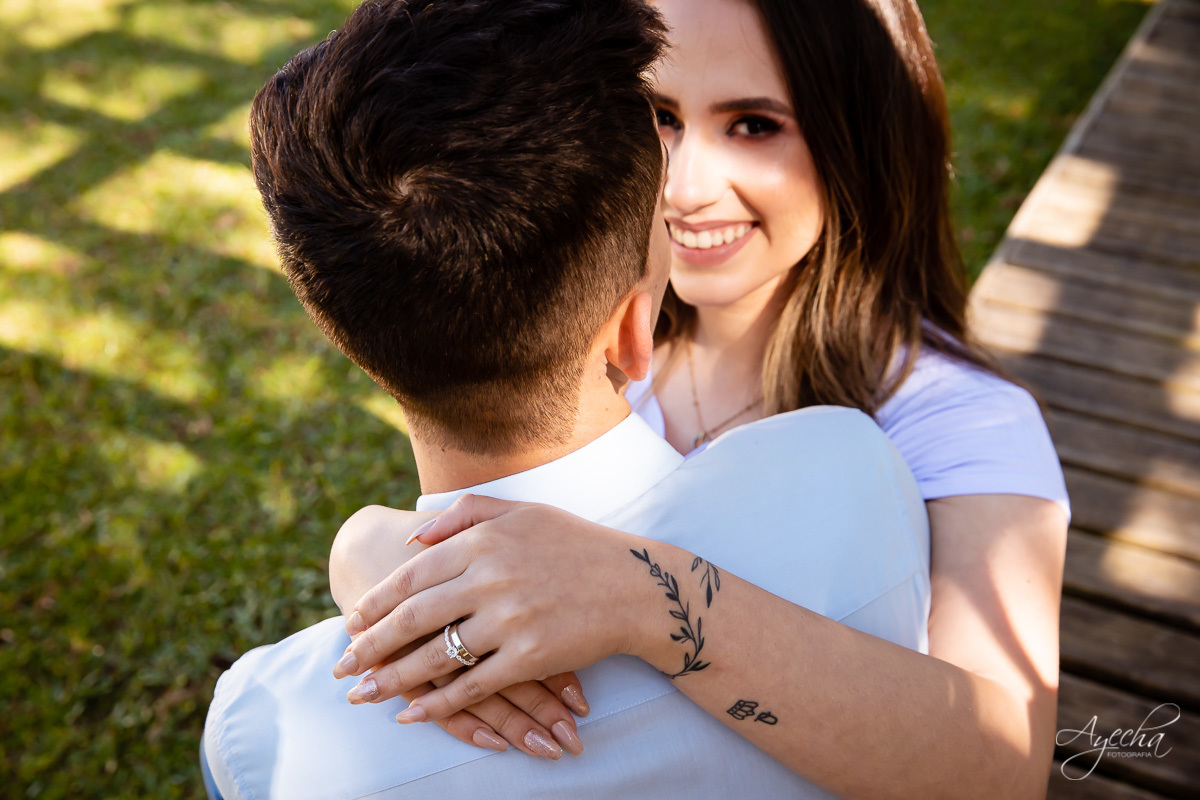 Pedido de casamento; Pedido surpresa; Pedido de casamento Curitiba; Ela disse sim; Oficialmente noivos; Ensaio casal; Chácara Ienkot; Ensaio casal; Fotografa Piraquara; Fotos com emoção; Agora sou noiva; Inspiração de pedido; Alianças de casamento;