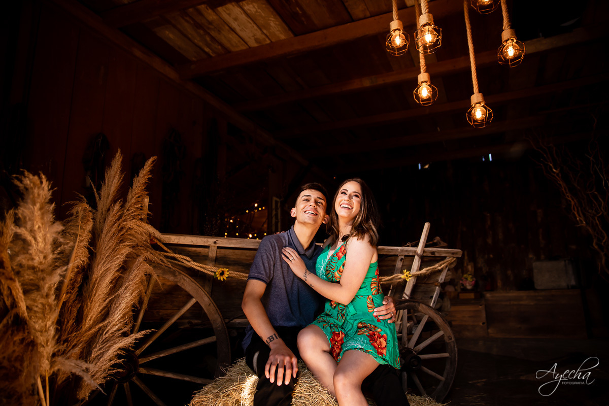 Pedido de casamento; Pedido surpresa; Pedido de casamento Curitiba; Ela disse sim; Oficialmente noivos; Ensaio casal; Chácara Ienkot; Ensaio casal; Fotografa Piraquara; Fotos com emoção; Agora sou noiva; Ensaio celeiro; Ensaio romântico; Pré wedding;