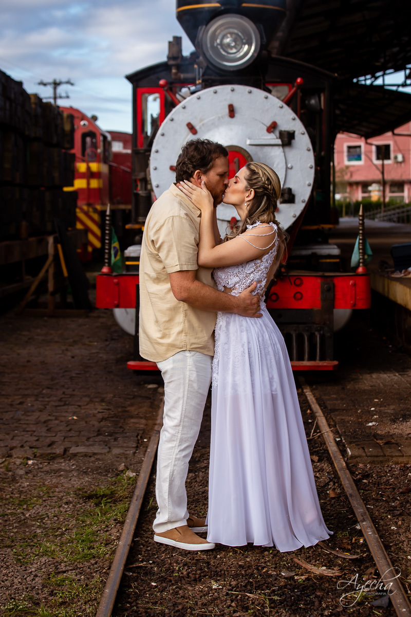 Ensaio casal; Ensaio em Morretes; Noivos Curitiba; Fotografa de casais Curitiba; Pré wedding Paranaguá; Pré casamento; Registrando amor; Ensaio externo; Ensaio Antonina; Casamentos Curitiba; Fotografa Piraquara; Vestido de noiva; Noivas Morretes; 