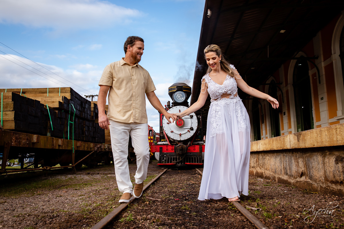 Ensaio casal; Ensaio em Morretes; Noivos Curitiba; Fotografa de casais Curitiba; Pré wedding Paranaguá; Pré casamento; Registrando amor; Ensaio externo; Ensaio Antonina; Casamentos Curitiba; Fotografa Piraquara; Vestido de noiva; Noivas Morretes; 