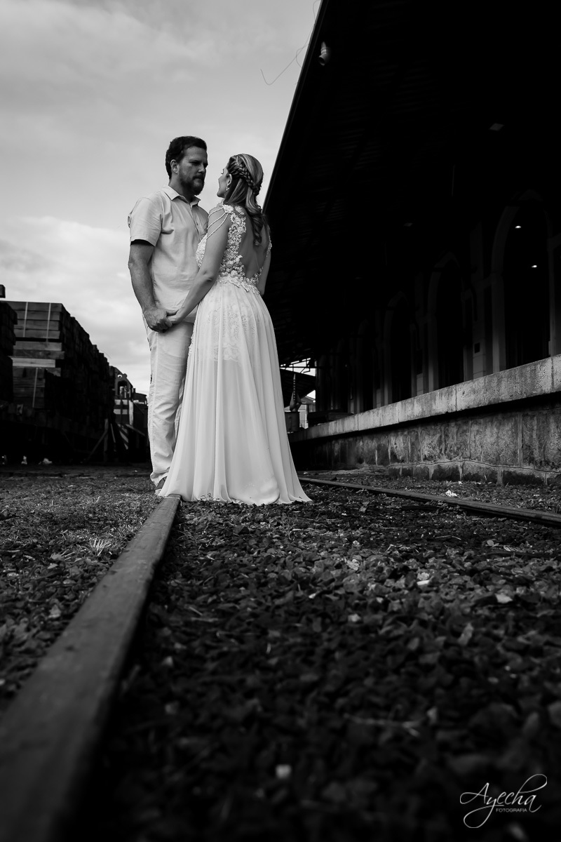 Ensaio casal; Ensaio em Morretes; Noivos Curitiba; Fotografa de casais Curitiba; Pré wedding Paranaguá; Pré casamento; Registrando amor; Ensaio externo; Ensaio Antonina; Casamentos Curitiba; Fotografa Piraquara; Vestido de noiva; Noivas Morretes; 