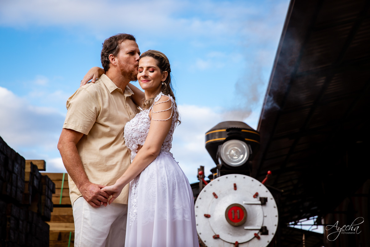 Ensaio casal; Ensaio em Morretes; Noivos Curitiba; Fotografa de casais Curitiba; Pré wedding Paranaguá; Pré casamento; Registrando amor; Ensaio externo; Ensaio Antonina; Casamentos Curitiba; Fotografa Piraquara; Vestido de noiva; Noivas Morretes; 