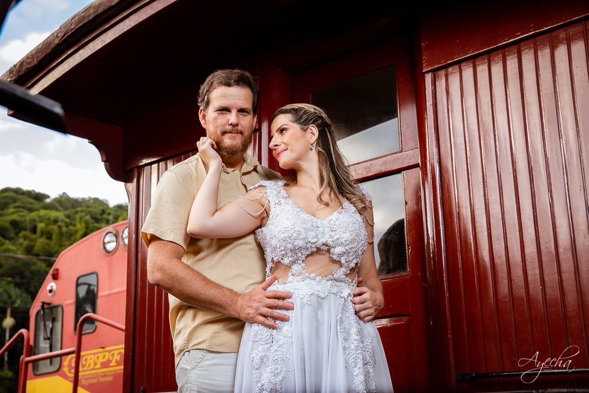 Ensaio casal; Ensaio em Morretes; Noivos Curitiba; Fotografa de casais Curitiba; Pré wedding Paranaguá; Pré casamento; Registrando amor; Ensaio externo; Ensaio Antonina; Casamentos Curitiba; Fotografa Piraquara; Vestido de noiva; Noivas Morretes; 